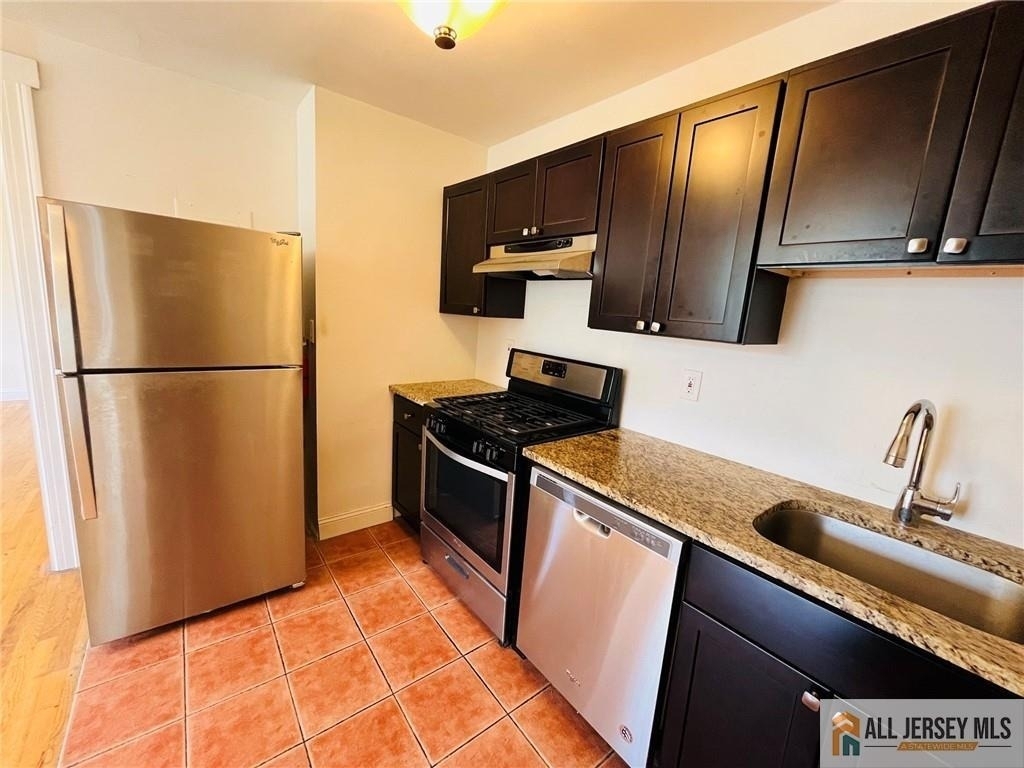 17 Elm Court - Photo 2