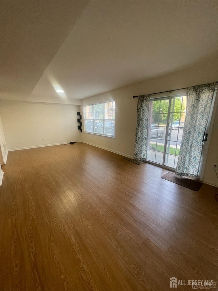 1503 Plymouth Road - Photo 6