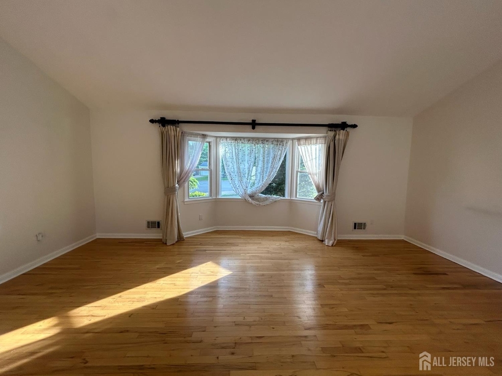 8 Julie Drive - Photo 3