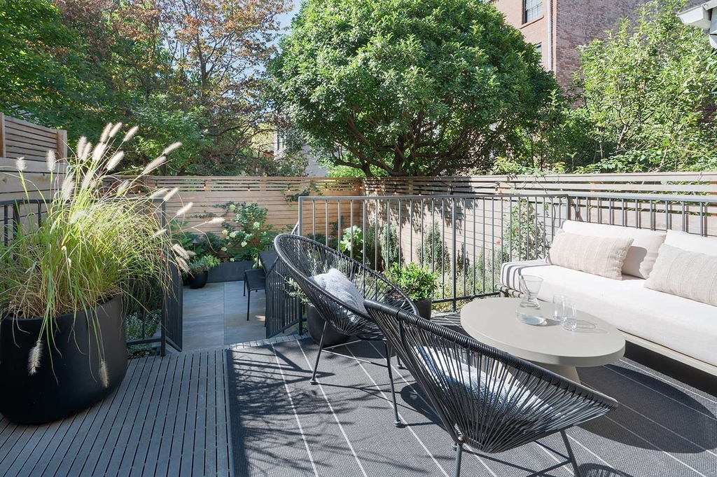 202 Bergen Street - Photo 3