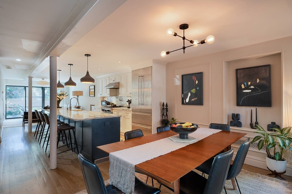 202 Bergen Street - Photo 0
