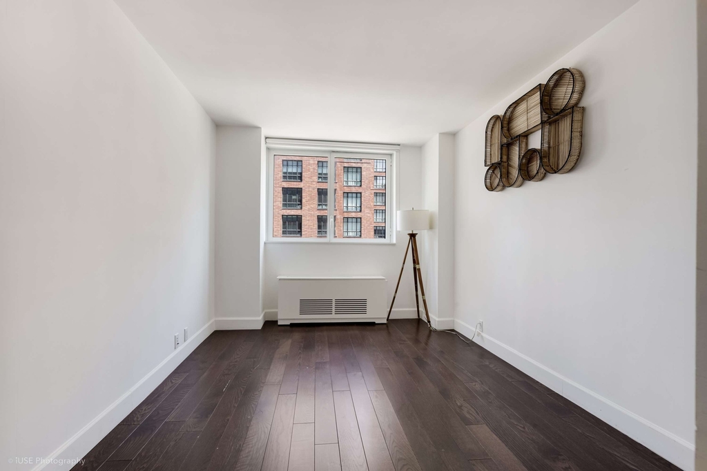 200 E 94th Street - Photo 7