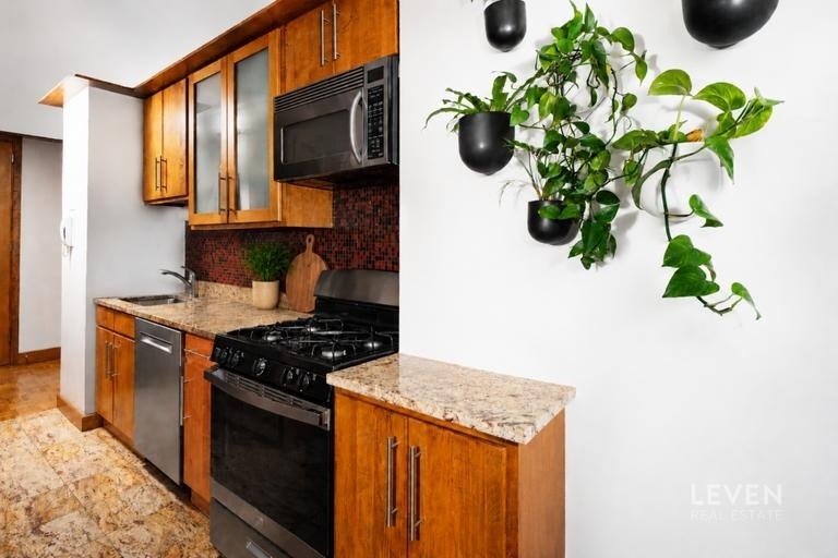 1623 3rd Avenue - Photo 2