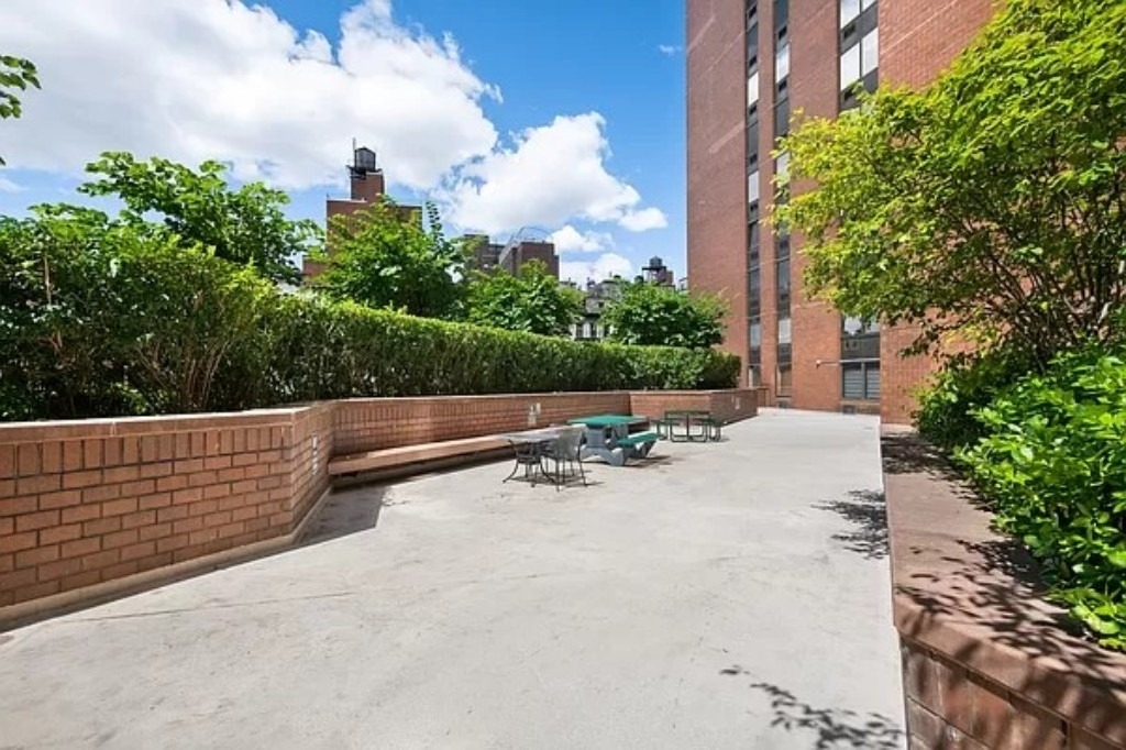 1623 3rd Avenue - Photo 9