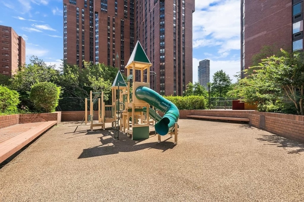 1623 3rd Avenue - Photo 10