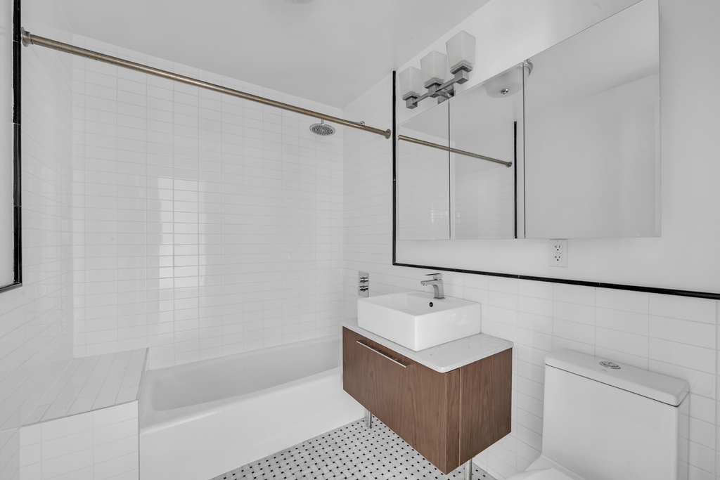 419 E 117th Street - Photo 15