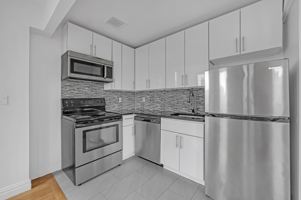 419 E 117th Street - Photo 4