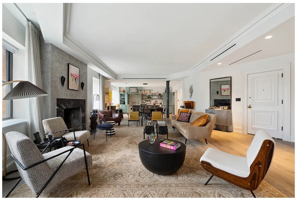 260 W Broadway - Photo 0