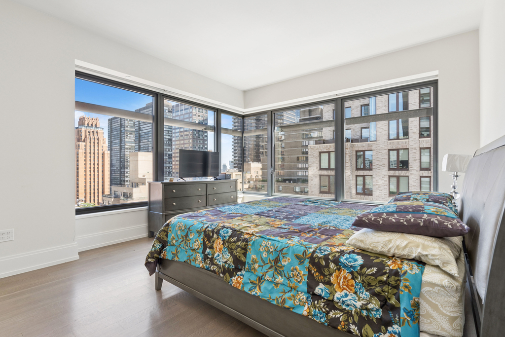 301 E 50th Street - Photo 5
