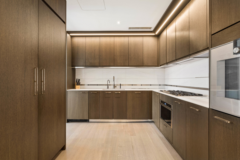 301 E 50th Street - Photo 2
