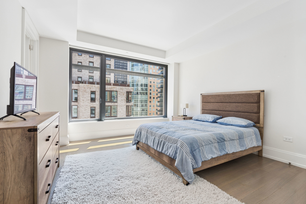301 E 50th Street - Photo 4