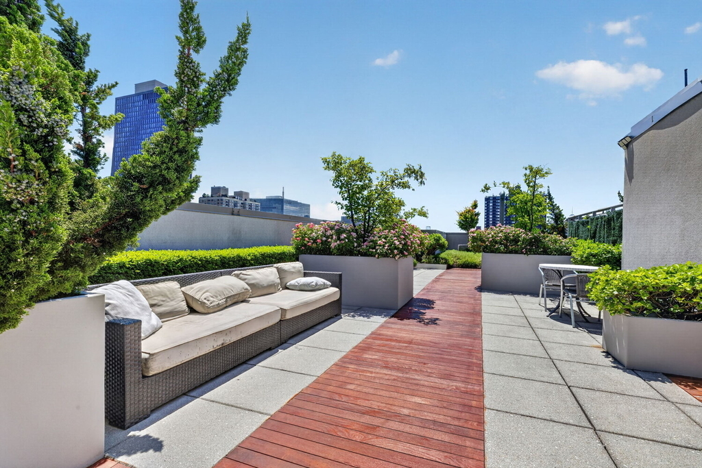 308 E 38th Street - Photo 6