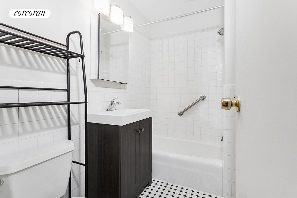 305 E 56th Street - Photo 4