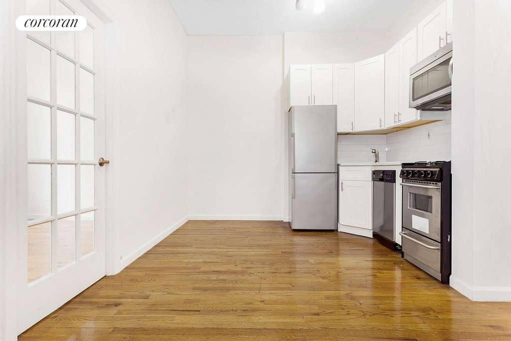 305 E 56th Street - Photo 3