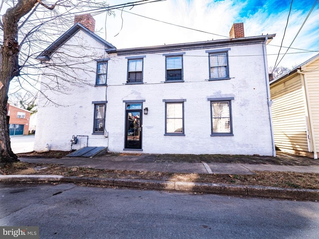 703 S Loudoun Street - Photo 1