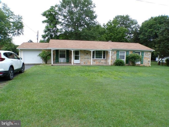 111 Walnut Drive - Photo 0
