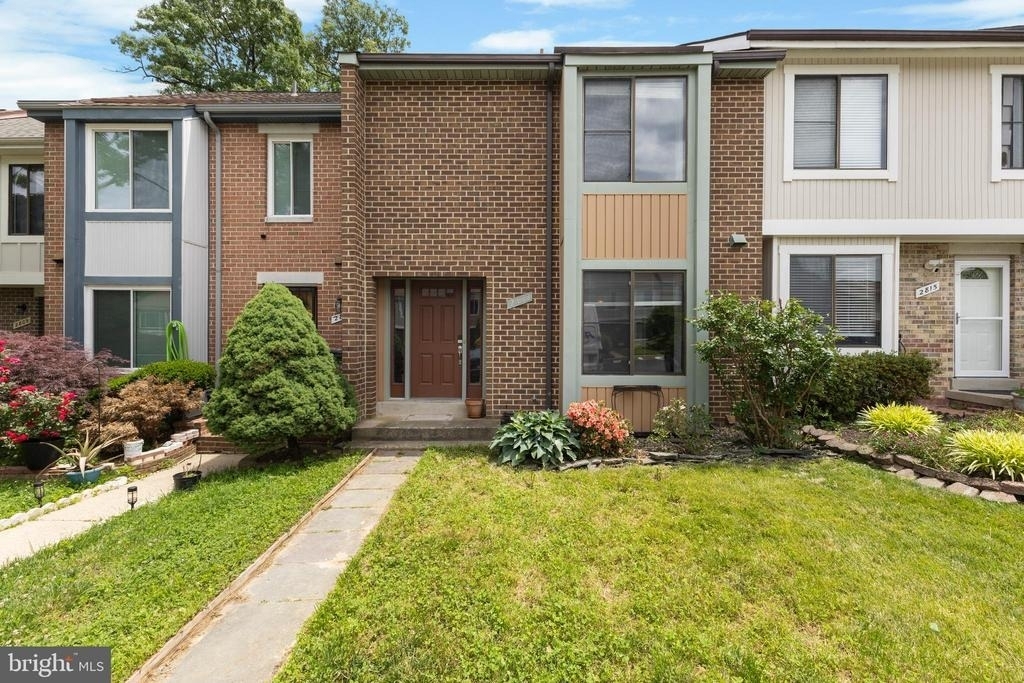 2813 Cambridge Drive - Photo 0