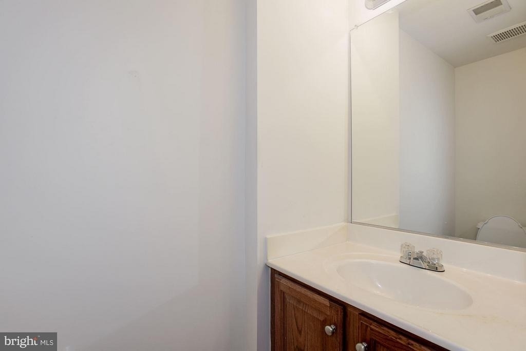 21588 Bankbarn Terrace - Photo 17
