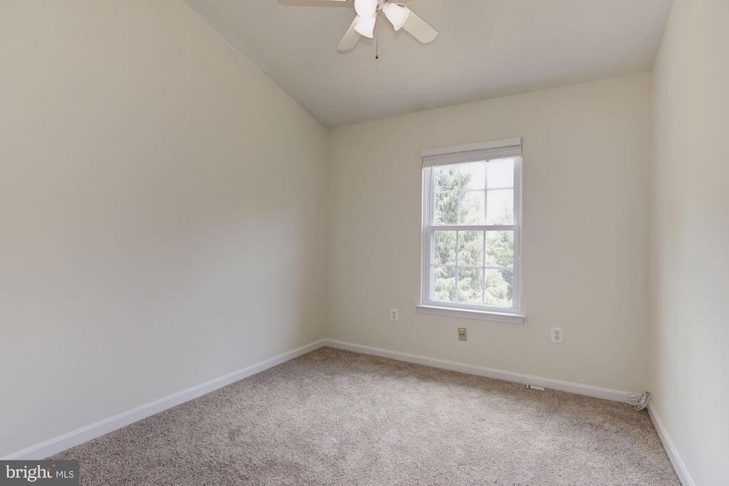 21588 Bankbarn Terrace - Photo 13