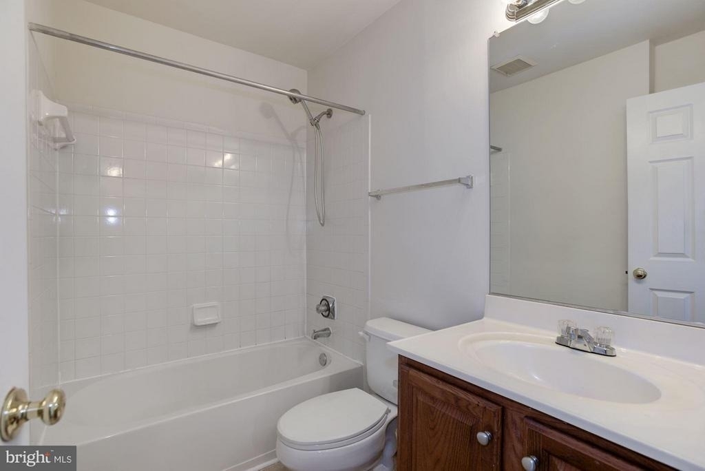 21588 Bankbarn Terrace - Photo 14