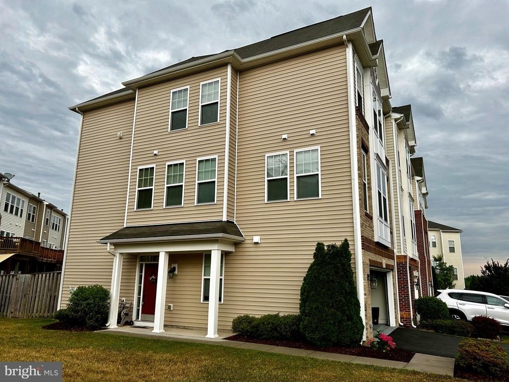 43453 Rickenbacker Square - Photo 2