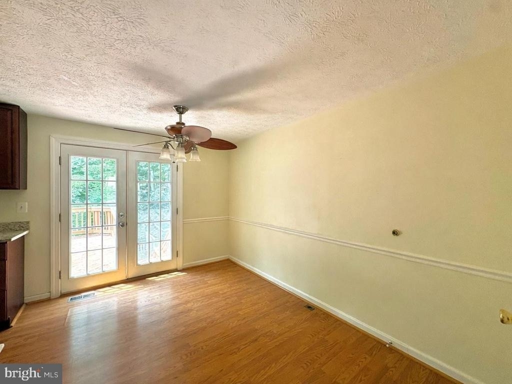 8112 Parkdale Court - Photo 4
