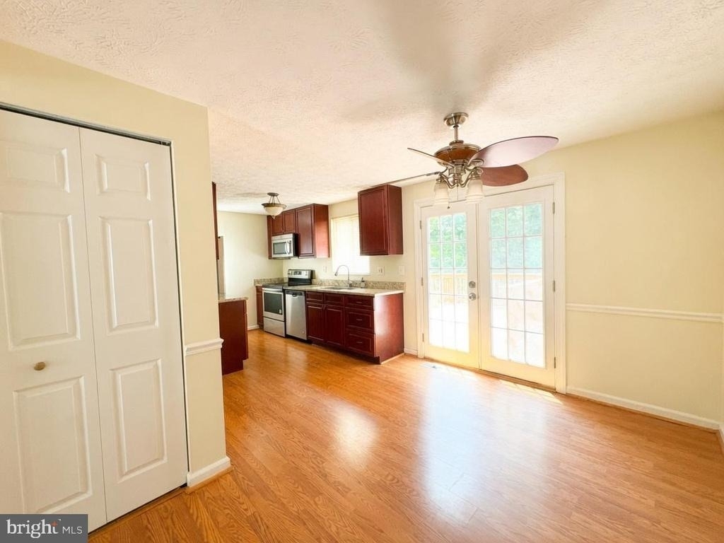 8112 Parkdale Court - Photo 5