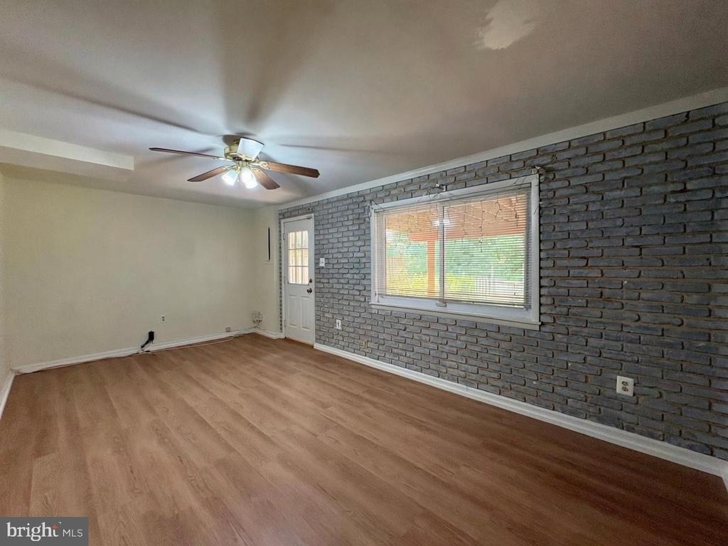 8112 Parkdale Court - Photo 16
