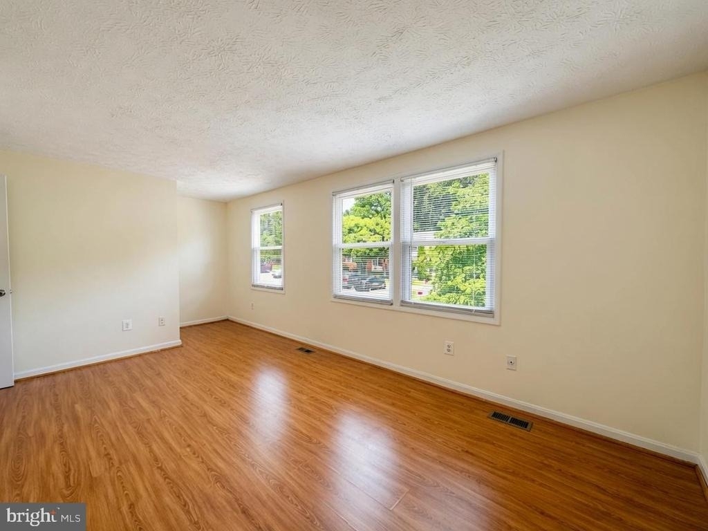 8112 Parkdale Court - Photo 9