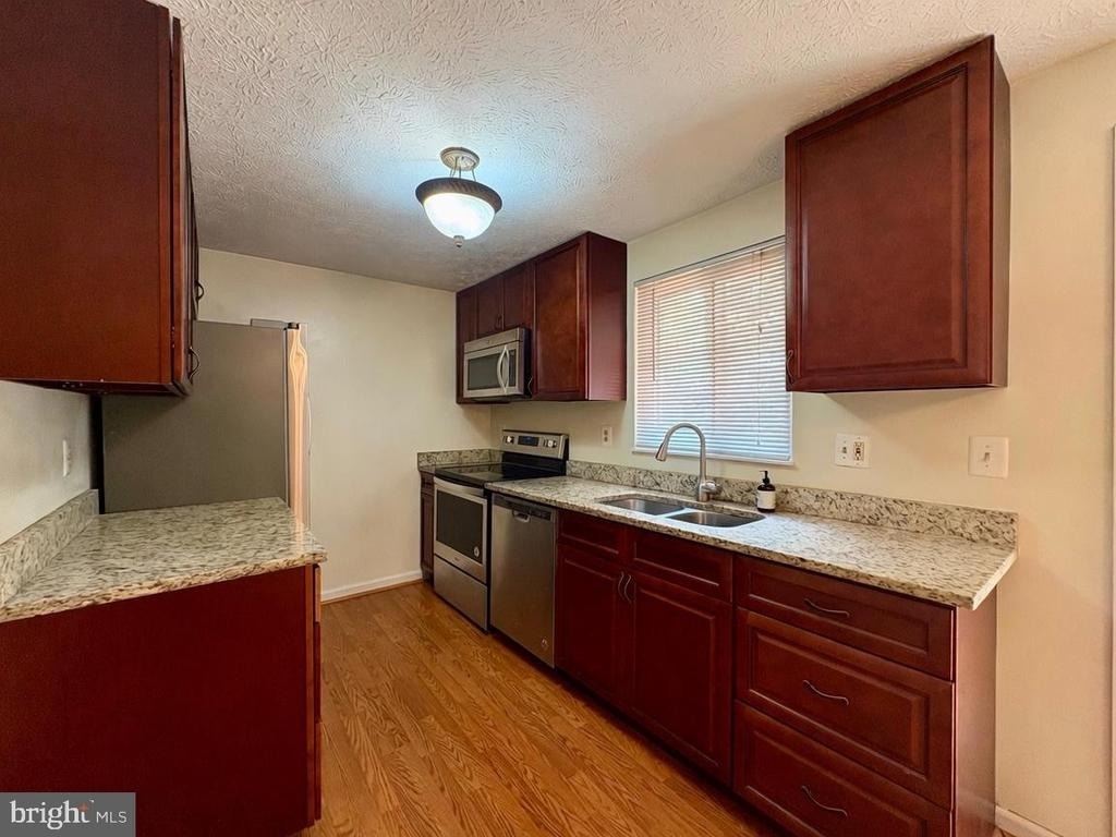 8112 Parkdale Court - Photo 6