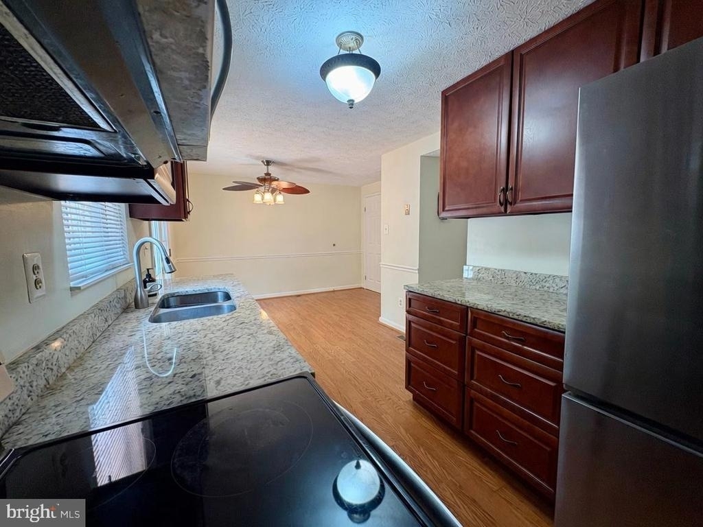 8112 Parkdale Court - Photo 8