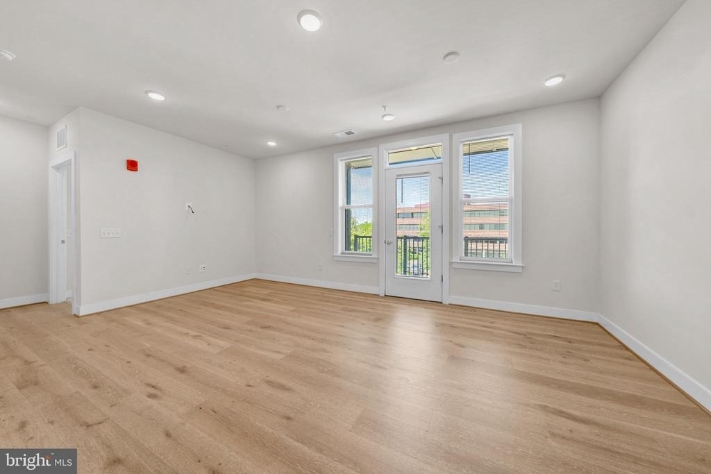 11200 Reston Station Boulevard - Photo 9
