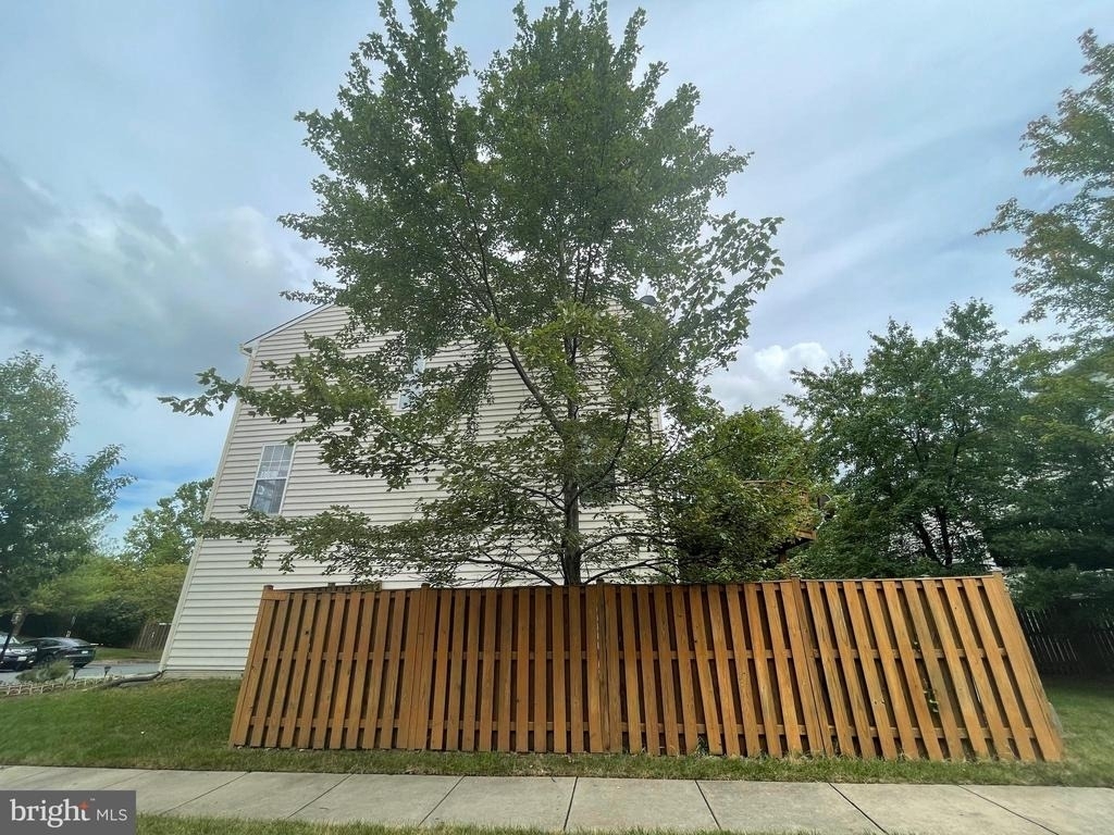 13511 Bannacker Place - Photo 2