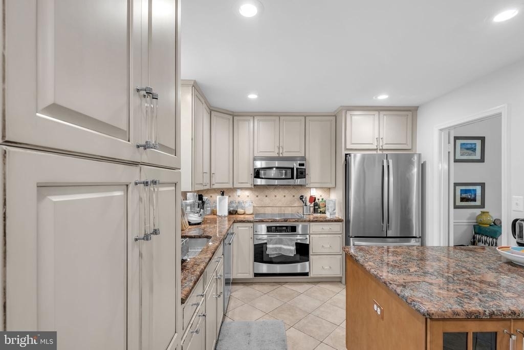 6861 Williamsburg Pond Court - Photo 8