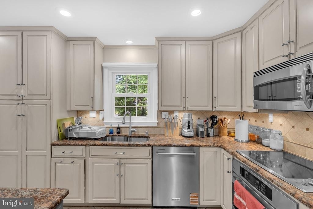 6861 Williamsburg Pond Court - Photo 9