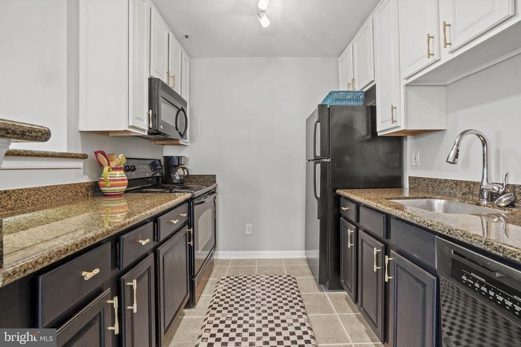 3178 Summit Square Drive - Photo 8
