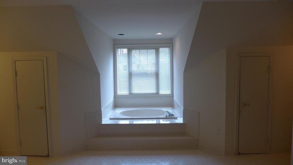 10008 Manor Place - Photo 25