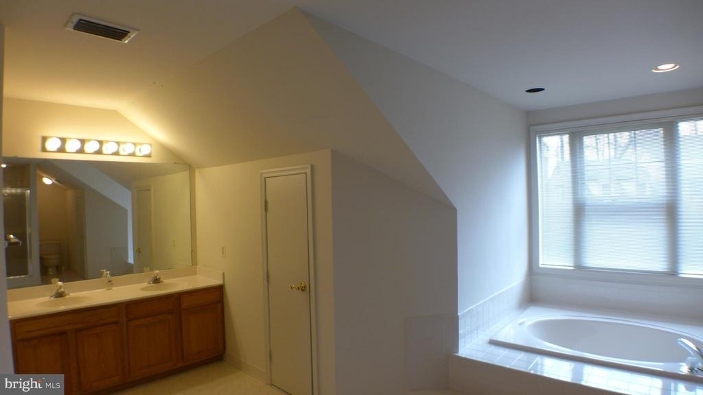 10008 Manor Place - Photo 26
