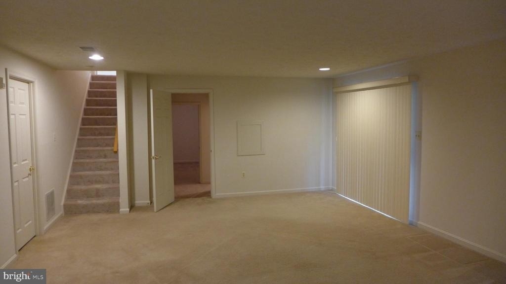 10008 Manor Place - Photo 16
