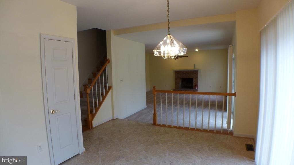 10008 Manor Place - Photo 10