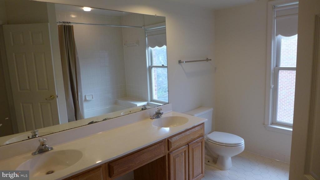 10008 Manor Place - Photo 22