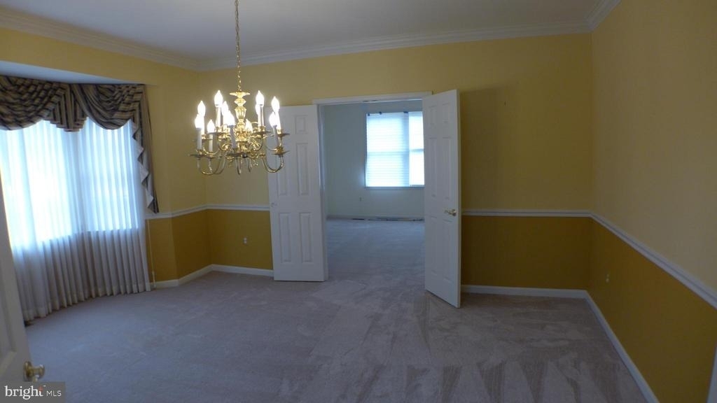 10008 Manor Place - Photo 7
