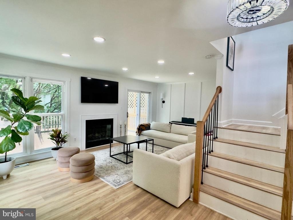 6013 Rockton Court - Photo 12