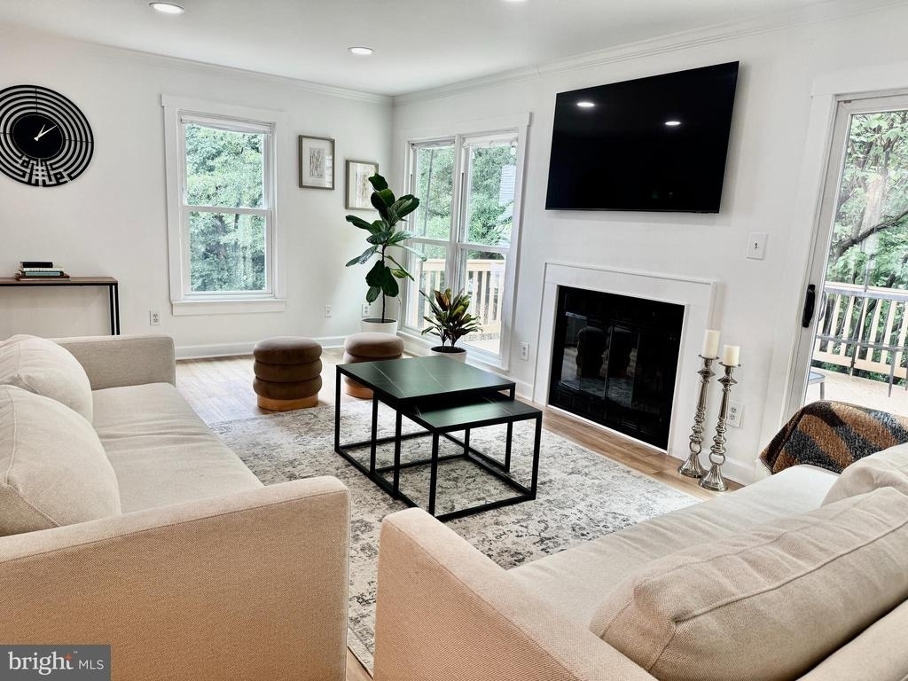 6013 Rockton Court - Photo 8
