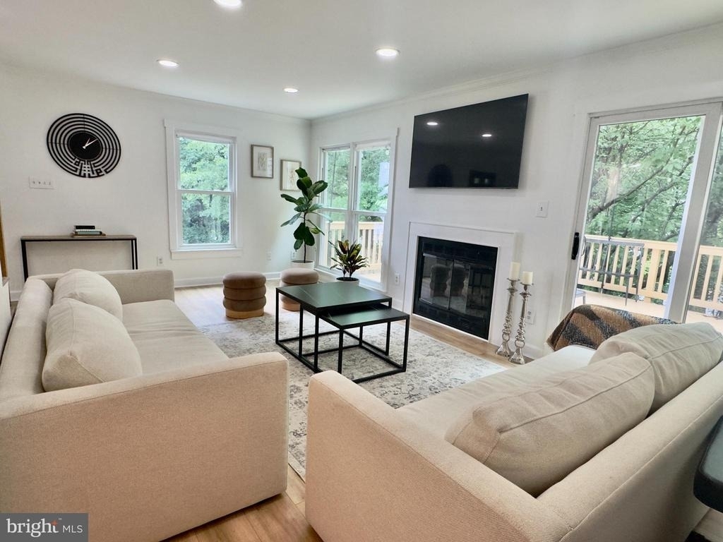 6013 Rockton Court - Photo 9