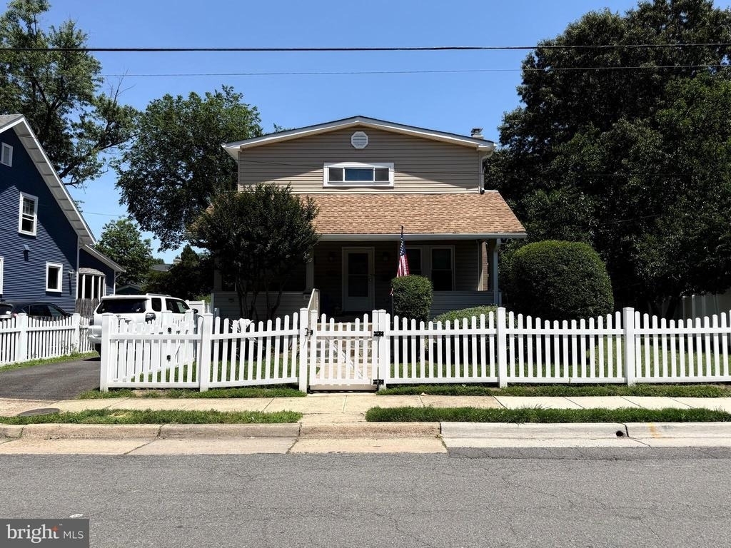2501 Dewitt Avenue - Photo 0
