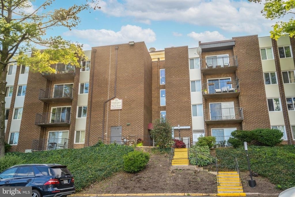75 S Reynolds Street - Photo 0