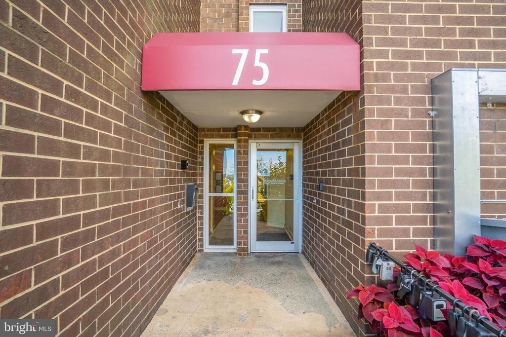 75 S Reynolds Street - Photo 3