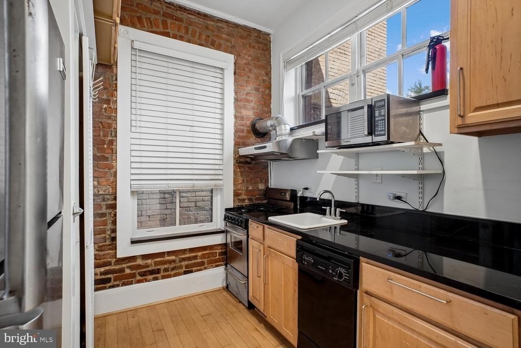 921 Cameron Street - Photo 13