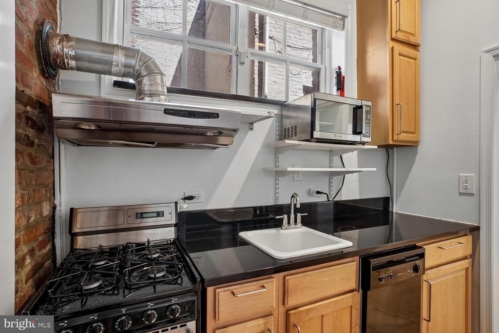 921 Cameron Street - Photo 14